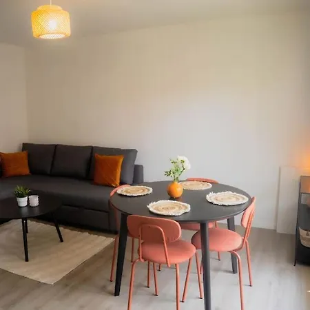 2 Pièces Proche Hôpital De Hautepierre Appartement *